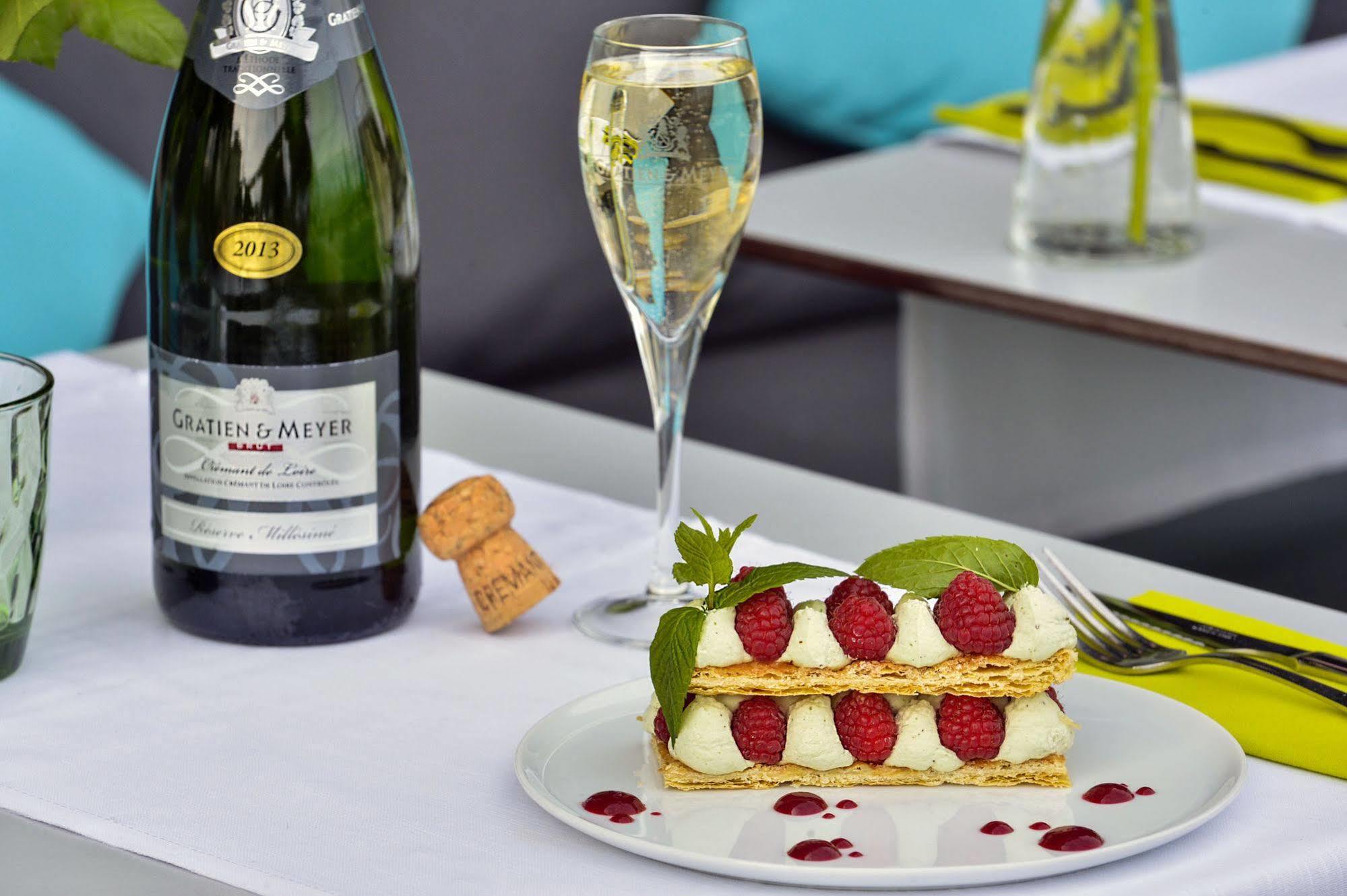 Cristal Hotel Restaurant - Logis Hotels Saumur Eksteriør billede