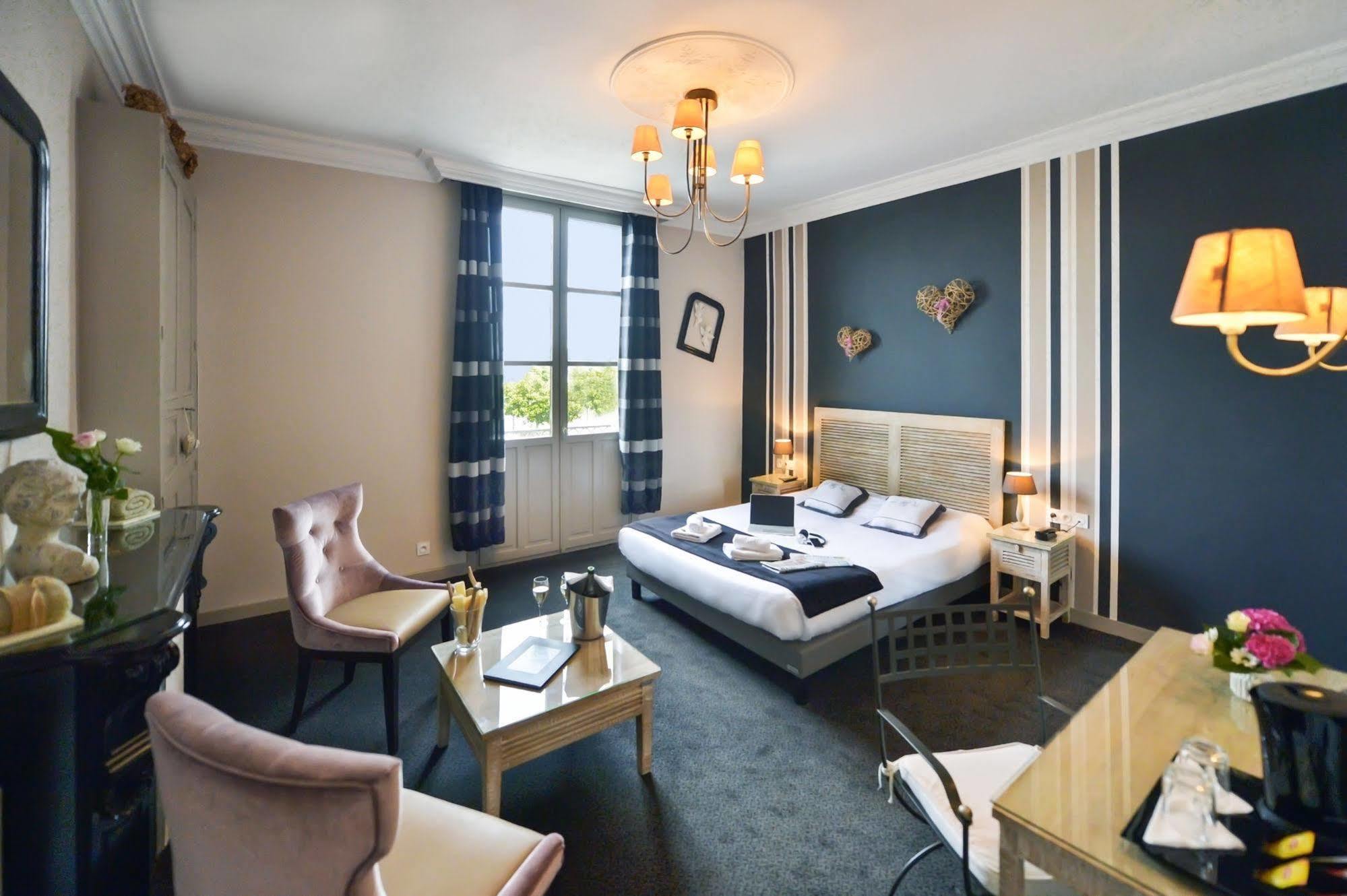 Cristal Hotel Restaurant - Logis Hotels Saumur Eksteriør billede